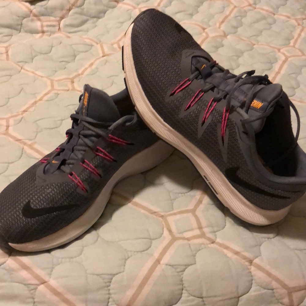 NIKE Women’s Run Quest Running Shoe - GREY size 7